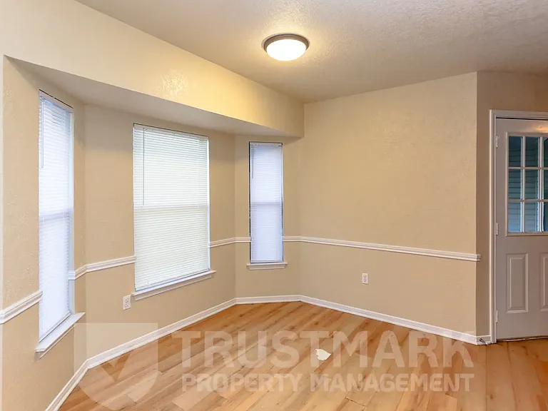 1001 Joe Morse Dr — Photo 8