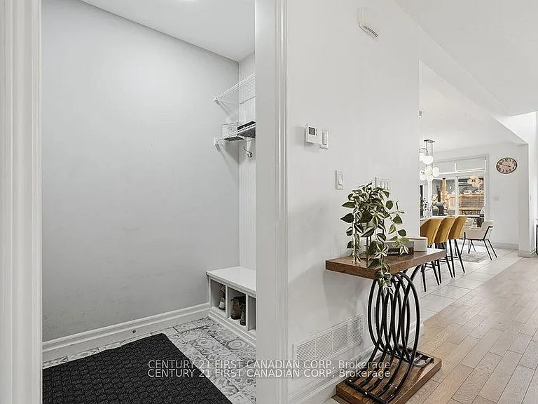 464 Jessica Way — Photo 4