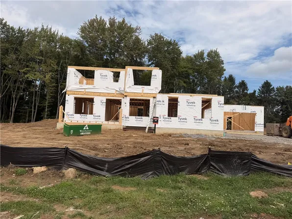 110 Shadow Ridge Dr, Butler, PA 16002