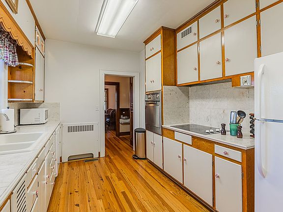 2nd image of 1310 N Main St