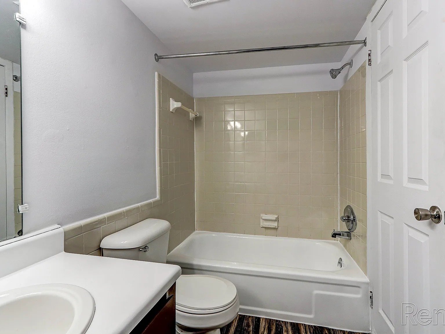 Tivoli Apartments — Photo 3