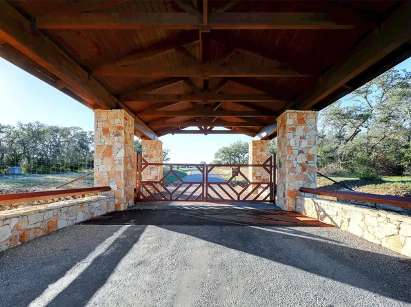 109 Oryx Cv, Blanco, TX 78606