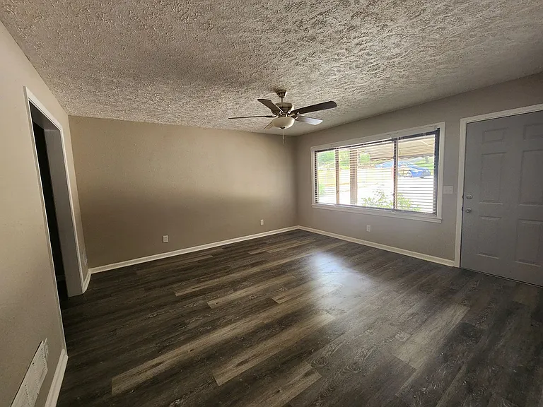 4524 Lasalle Dr — Photo 4