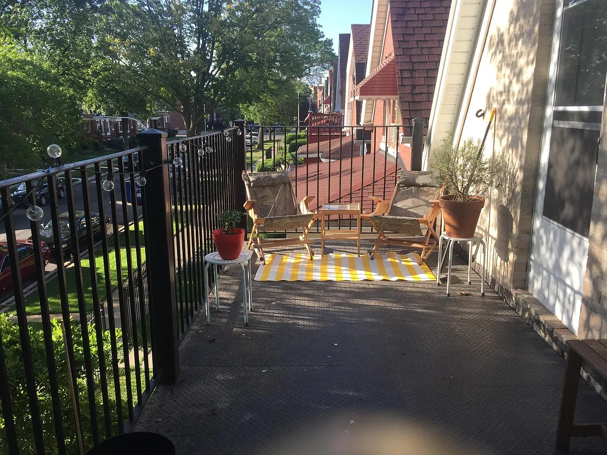 Building Photo - 925 N Trumbull Ave #2