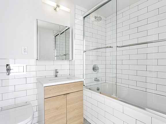 5th image of 6260 99th St APT 1503