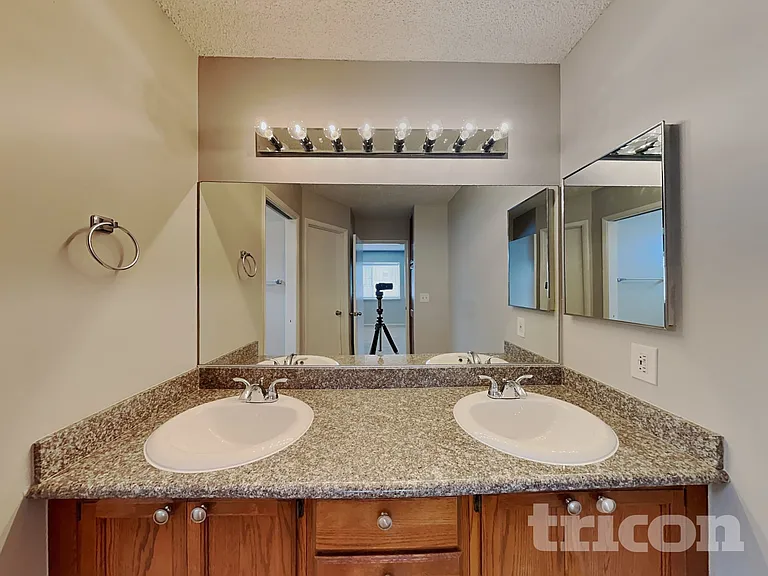 1648 Trish Ln — Photo 10
