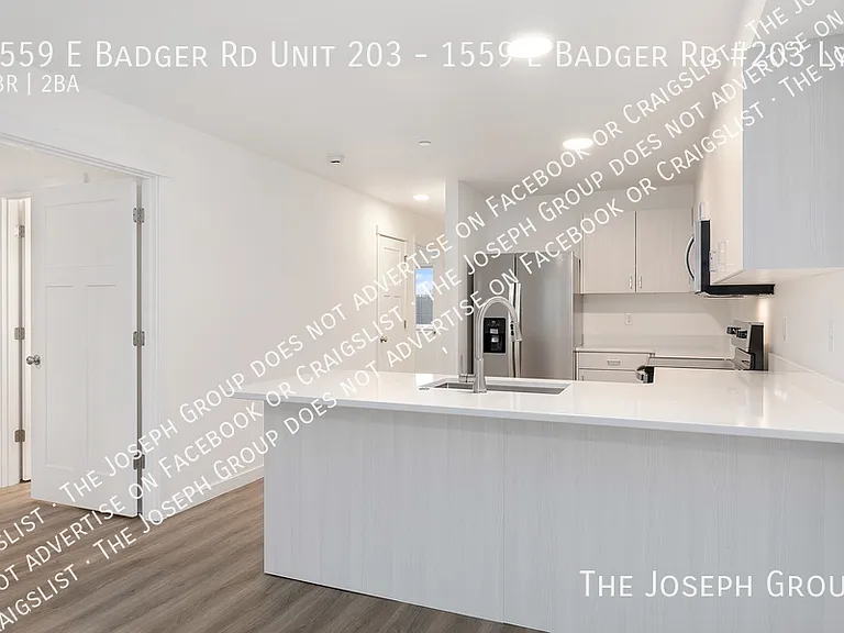 Town's Edge Apartments - 1555 E Badger Rd — Photo 14