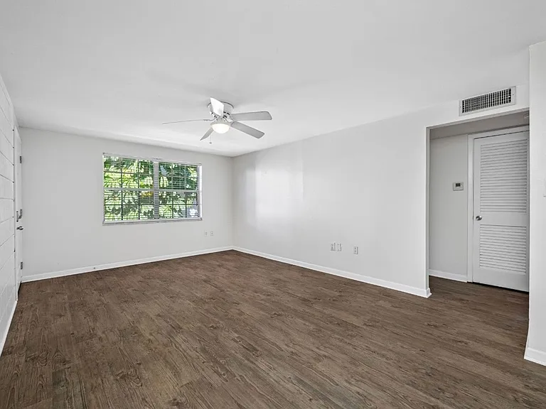 3211 W De Leon St — Photo 41