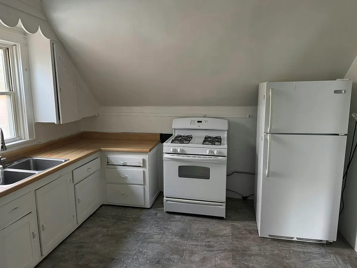 Building Photo - 651 E 25th St #2