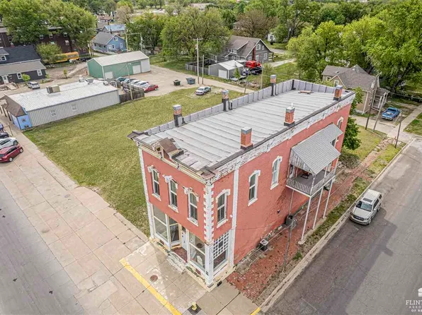 217 W 1st St, Abilene, KS 67410