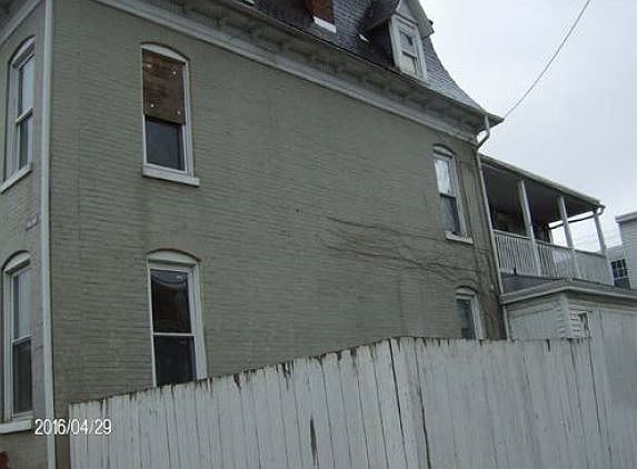 1st image of 535 E Walnut St
