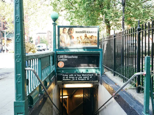 268 East Broadway image 35 of 38