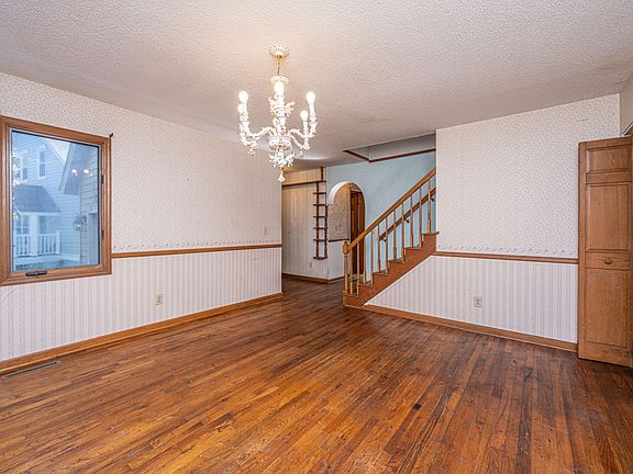 5th image of 733 Lake Frances Dr