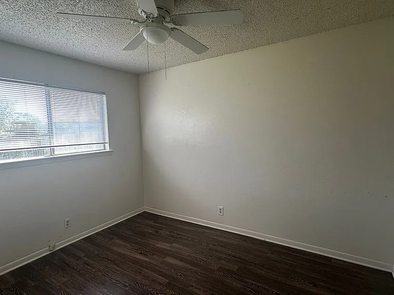 900 Sahara Ave — Photo 4
