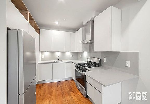 4th image of 522 Grand St Floor 5