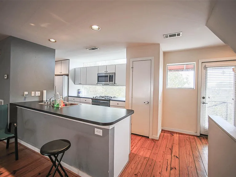6913 Yellowstone Way Dr — Photo 6