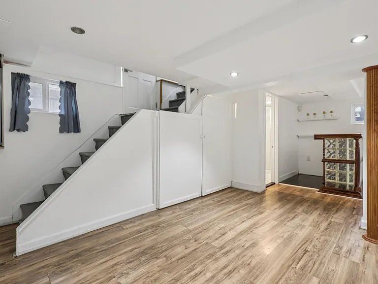 56 Gordon St — Photo 29