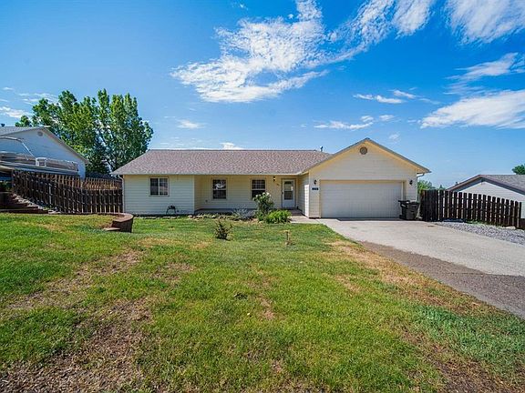 2nd image of 324 Meadows Circle