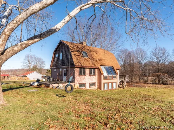 7945 S Voyles Road, Pekin, IN 47165