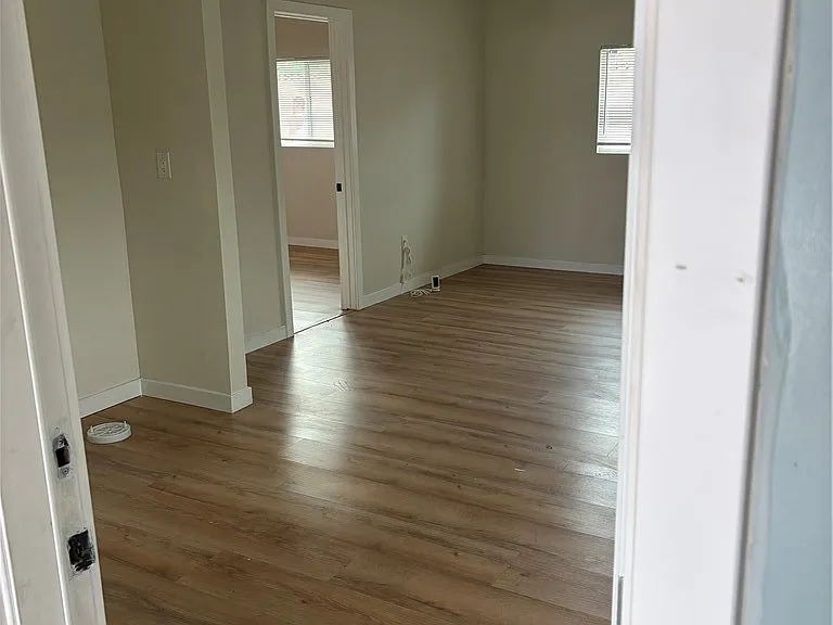 134 E M St — Photo 12