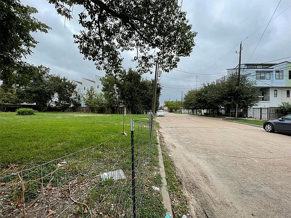 3rd image of 2102 Tuam St Lot 1