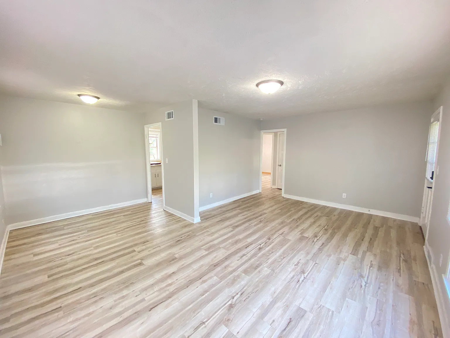 2 bed, 850 sqft, $1,599 — Photo 2