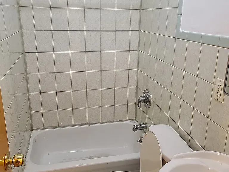 207 Woodpoint Rd #3B — Photo 10