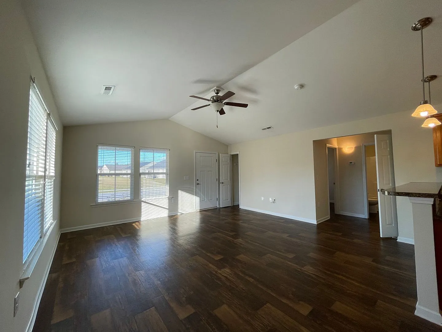 Great 3br/2ba Home Available In St John's Ridge! Fresh Paint! No Carpet! — Photo 2