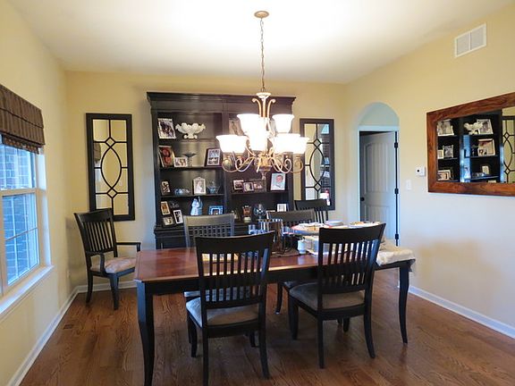 4th image of 17920 Beechwood Ct