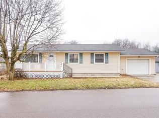 664 Newton St, Barberton, OH 44203