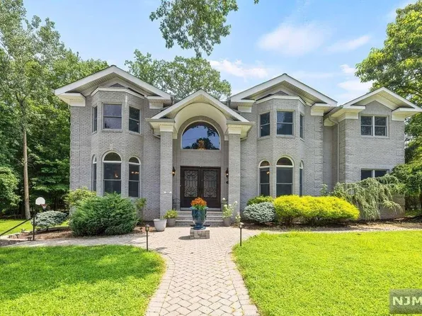 207 Haworth Dr, Haworth, NJ 07641