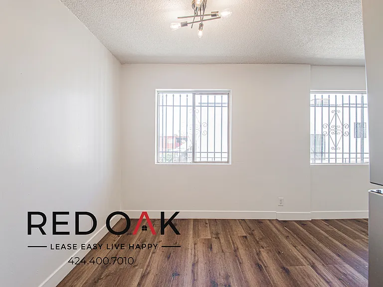 1843 S Gramercy Pl #9 — Photo 8