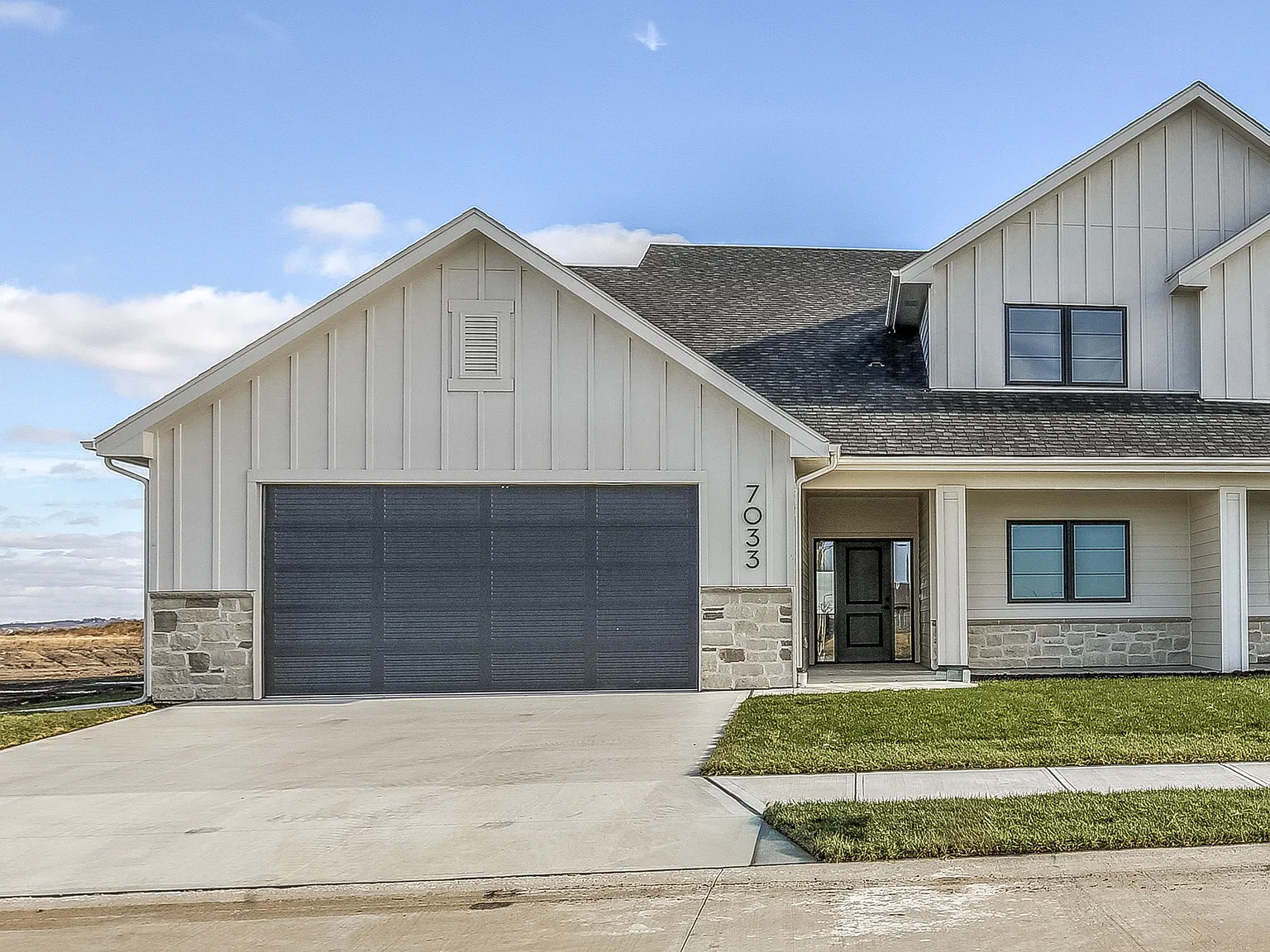 4 bed, 2590 sqft, $3,400 — Photo 3