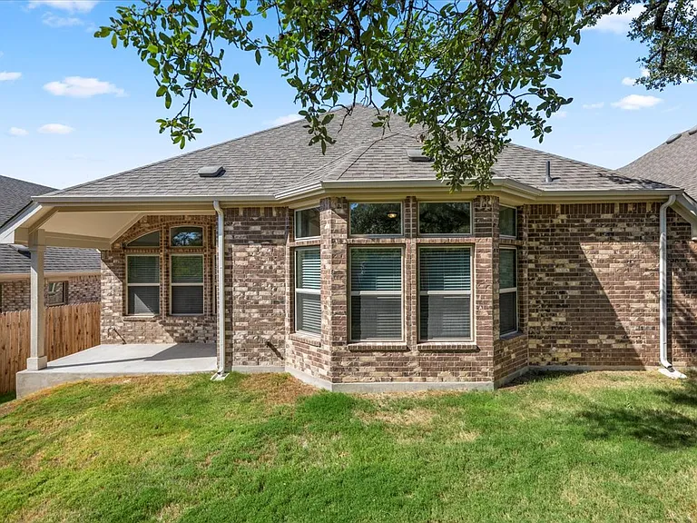 1425 Cole Estates Dr — Photo 6
