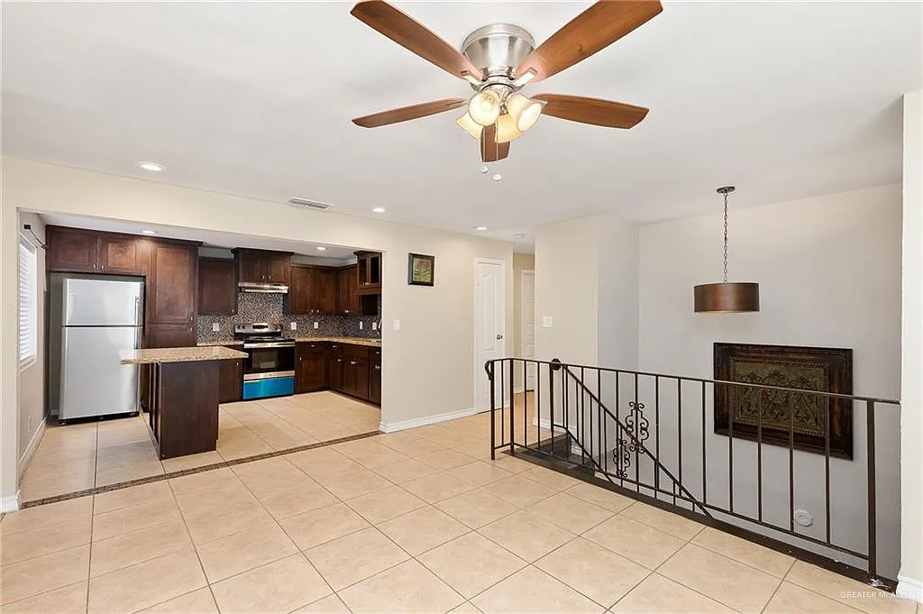 3 bed, 2.5 bath, 1458 sqft, $1,700 — Photo 4