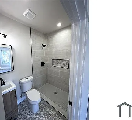 121 W Sharpnack St #2 — Photo 2