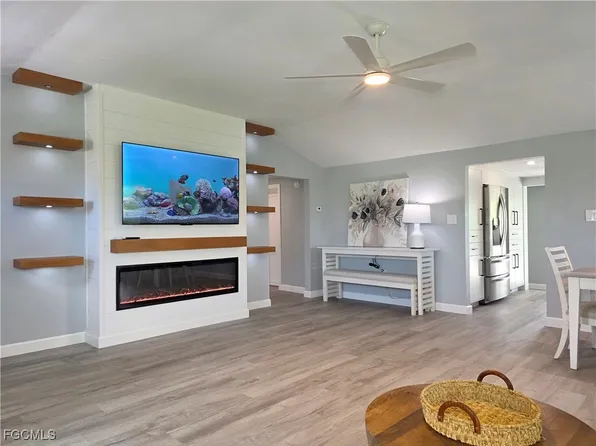 18387 Pioneer Rd, Fort Myers, FL 33908