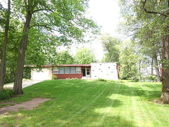 4th image of 900 W Winding Rd