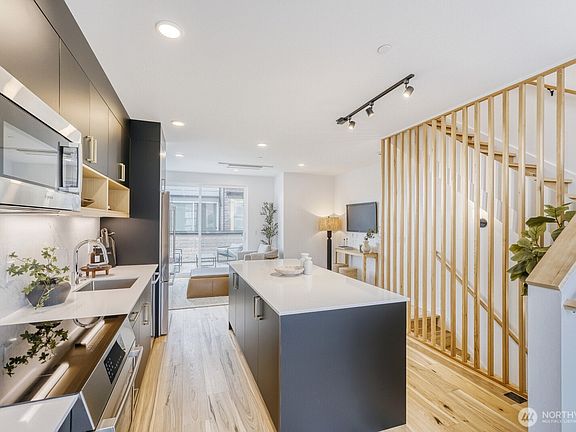 3rd image of 517 Howe Street #B