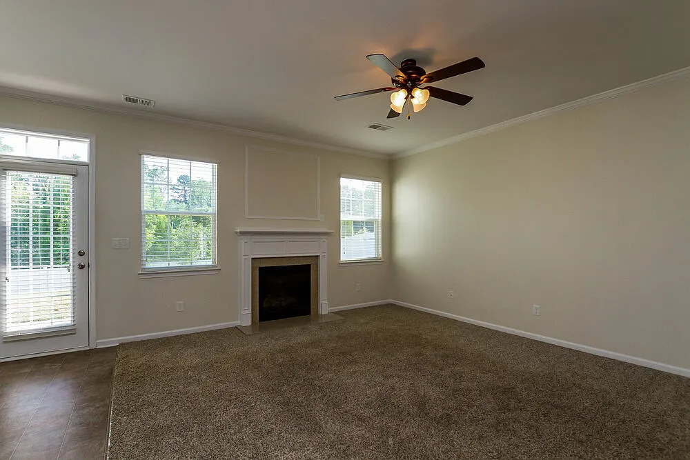 4 bed, 2.5 bath, 2075 sqft, $2,495 — Photo 4