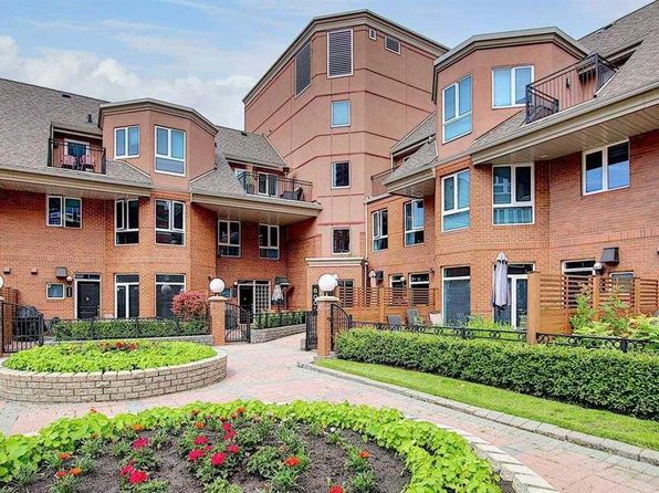 400 S Eau Claire Ave SW #5206, Calgary, AB T2P 4X2
