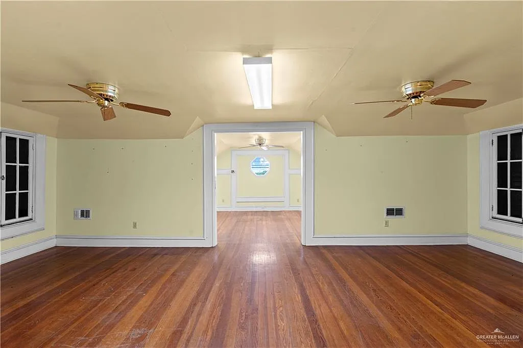 4 bed, 2.0 bath, 5717 sqft, $900 — Photo 4