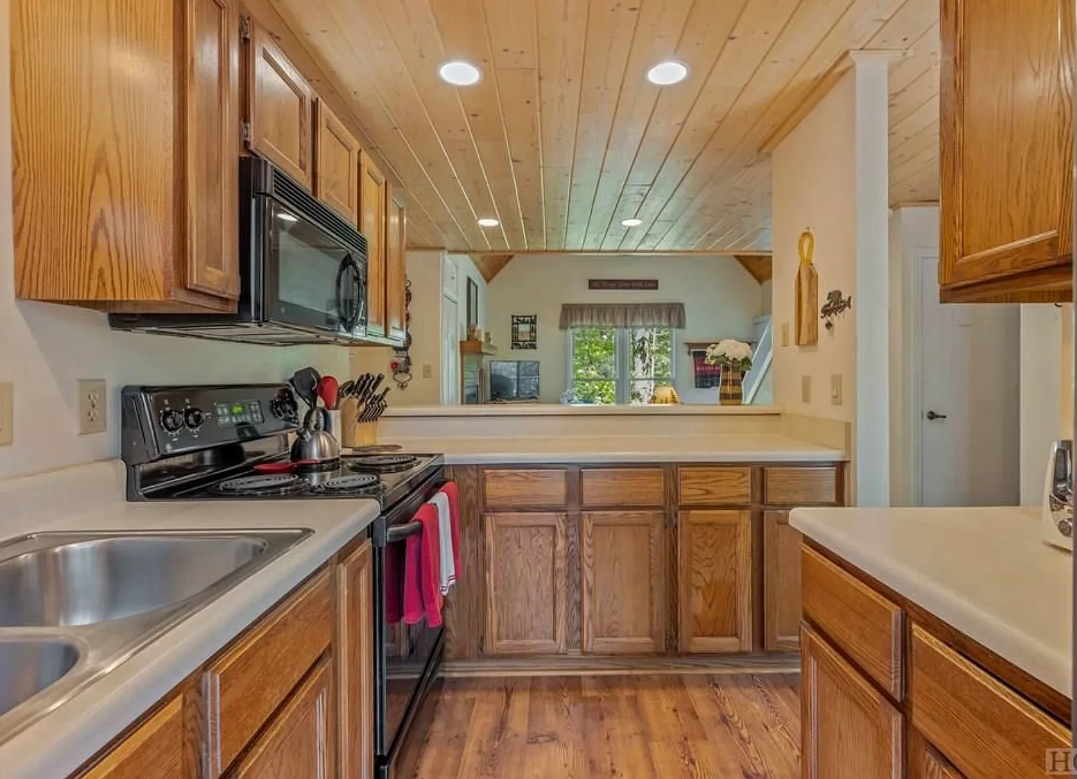 2 bed, 2.5 bath, $2,200 — Photo 2