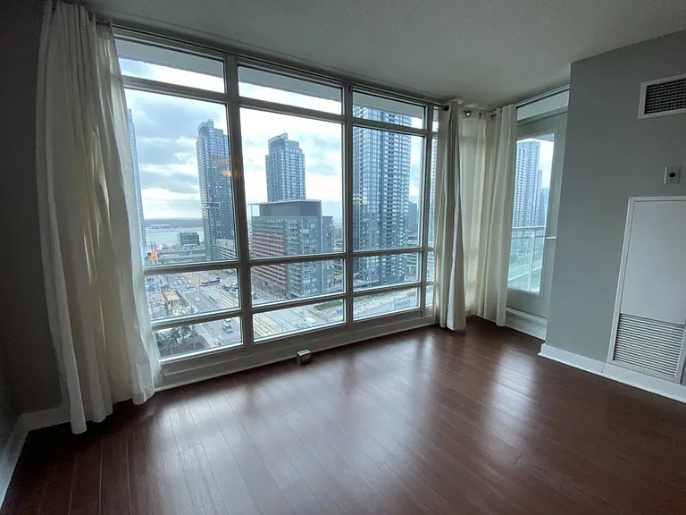397 Front St W #2201 — Photo 9
