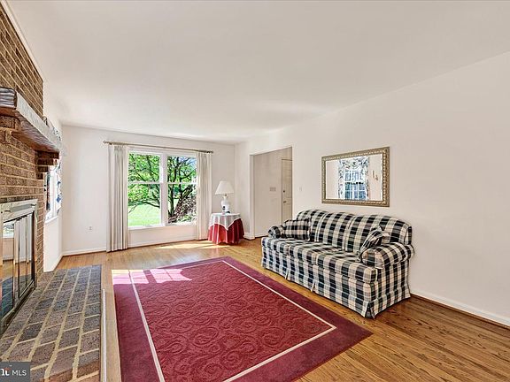 5th image of 7 Quail Wood Ct