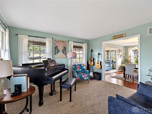 2nd image of 335 Willow Rd