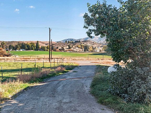 5th image of 1537 N Old Highway 91
