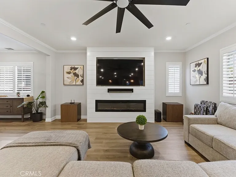 27433 Saginaw Dr — Photo 2