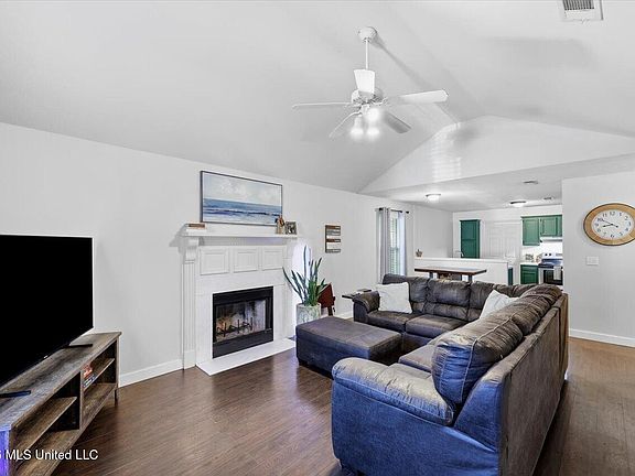5th image of 1018 Barnett Bend Cir
