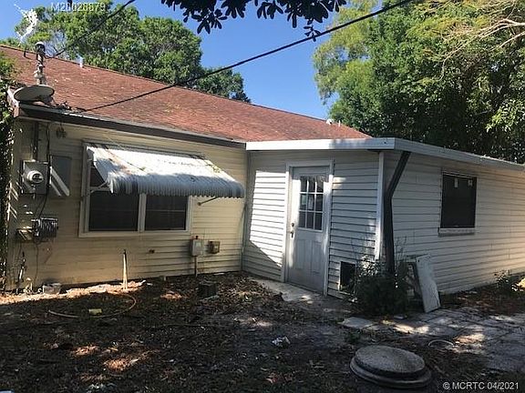 3rd image of 2095 SE Camden St